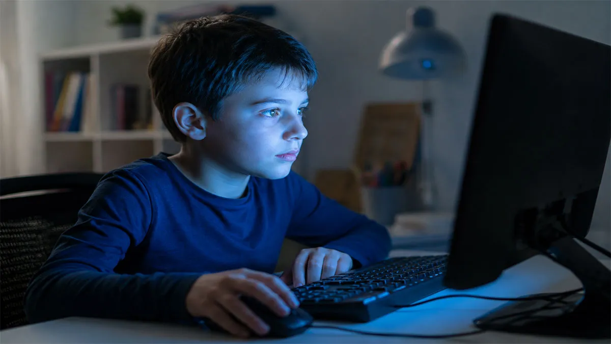 Calculatorul poate provoca miopie? Ce spun studiile și cum îți poți proteja vederea